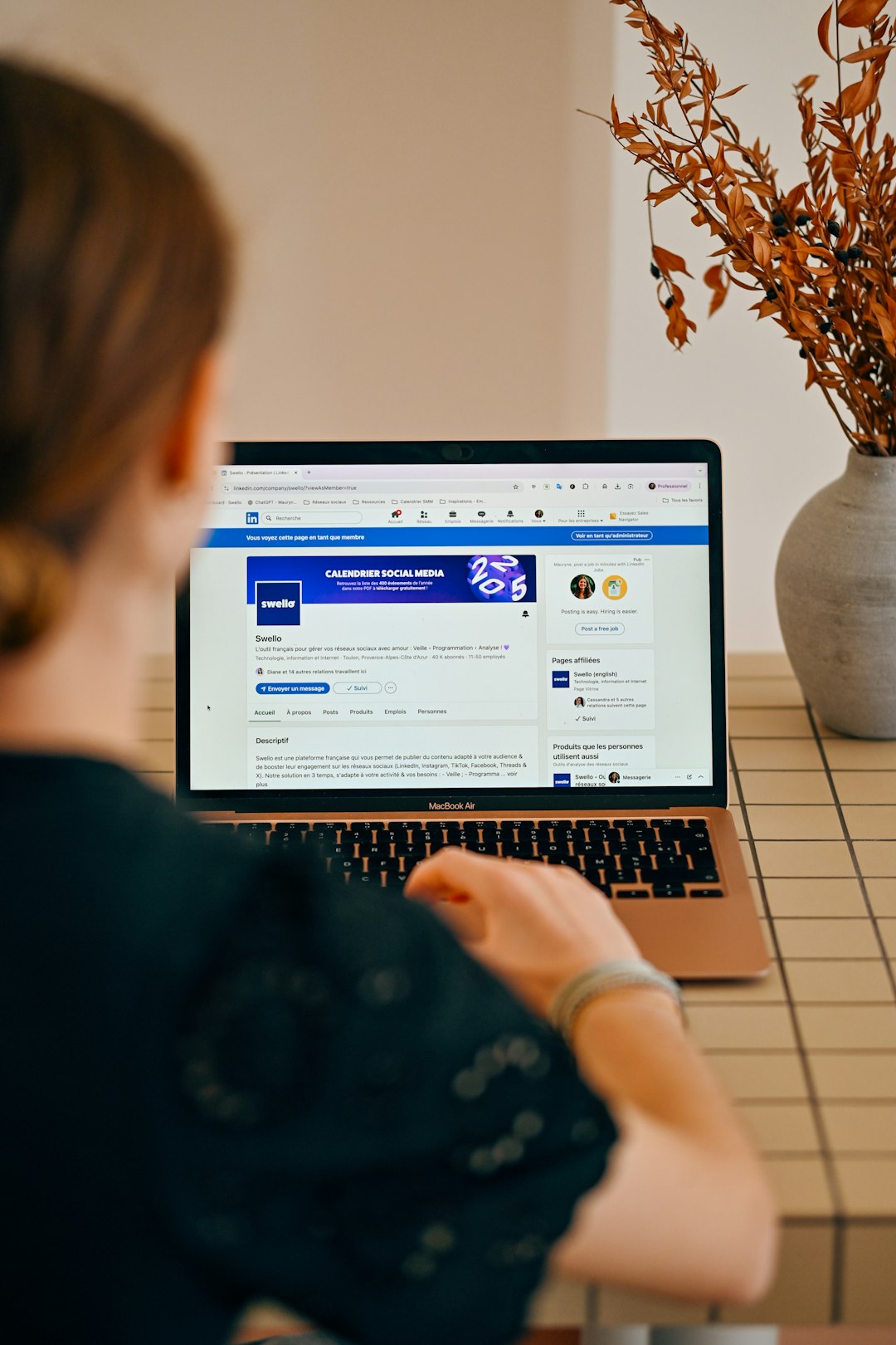 services-01 woman-using-a-laptop-with-social-media-open-9zx0zeij6x4